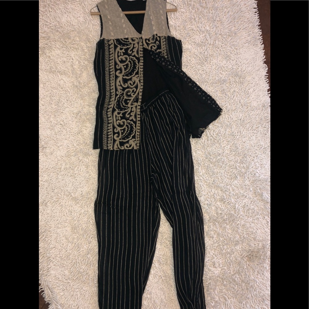 Pants suit. Tunic top